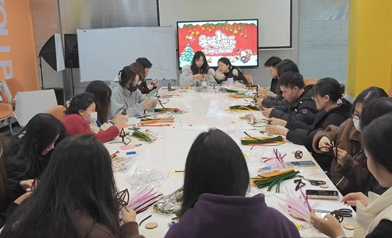 这家公司节日气氛拉满?!!