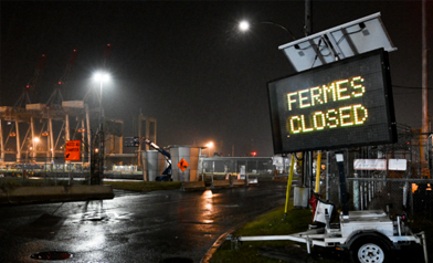 加拿大两大港口罢工 日损超12亿